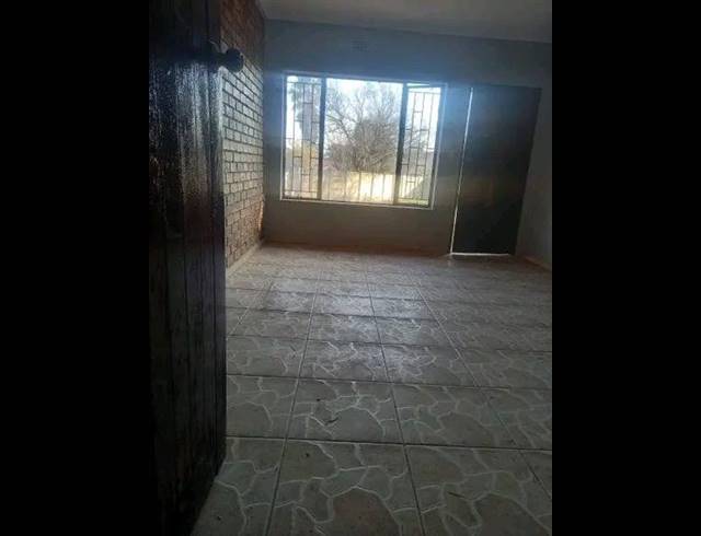 2 BEDROOM PROPERTY TO RENT IN CRYSTAL PARK